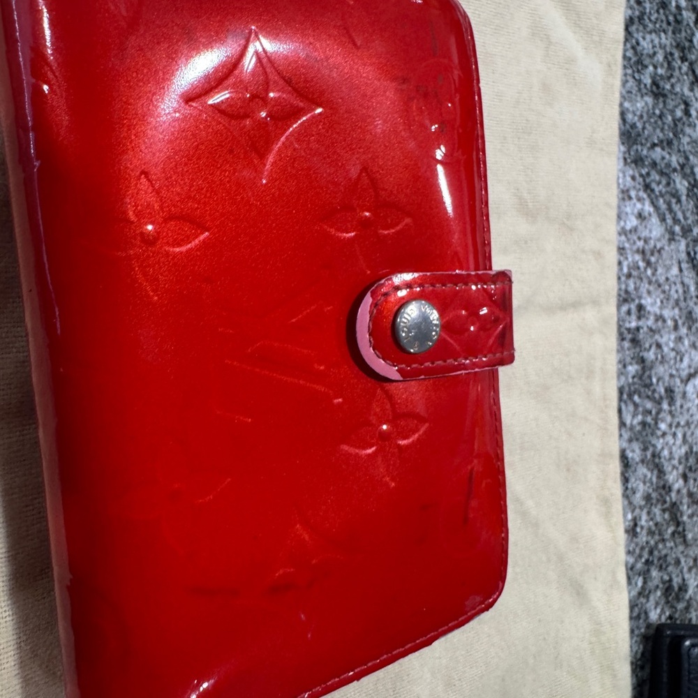 Louis Vuitton Red Vernis Kisslock wallet with free COA
